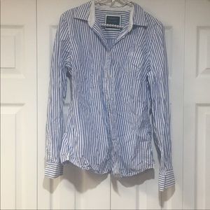 American Eagle favorite button down top
